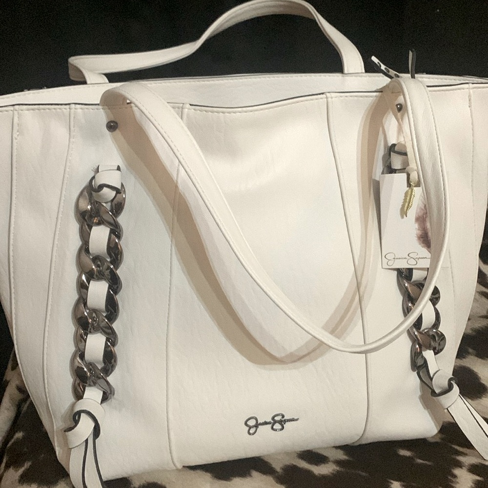 Jessica Simpson white shoulder bag.